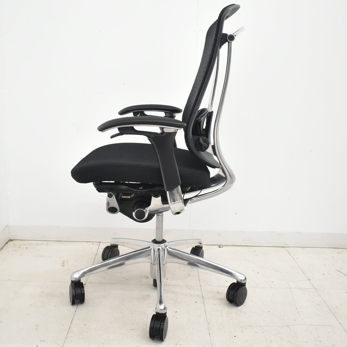 【中古】オカムラ　コンテッサ　可動肘　ランバーサポート　ポリッシュ　ブラック　2026030408【中古オフィス家具】