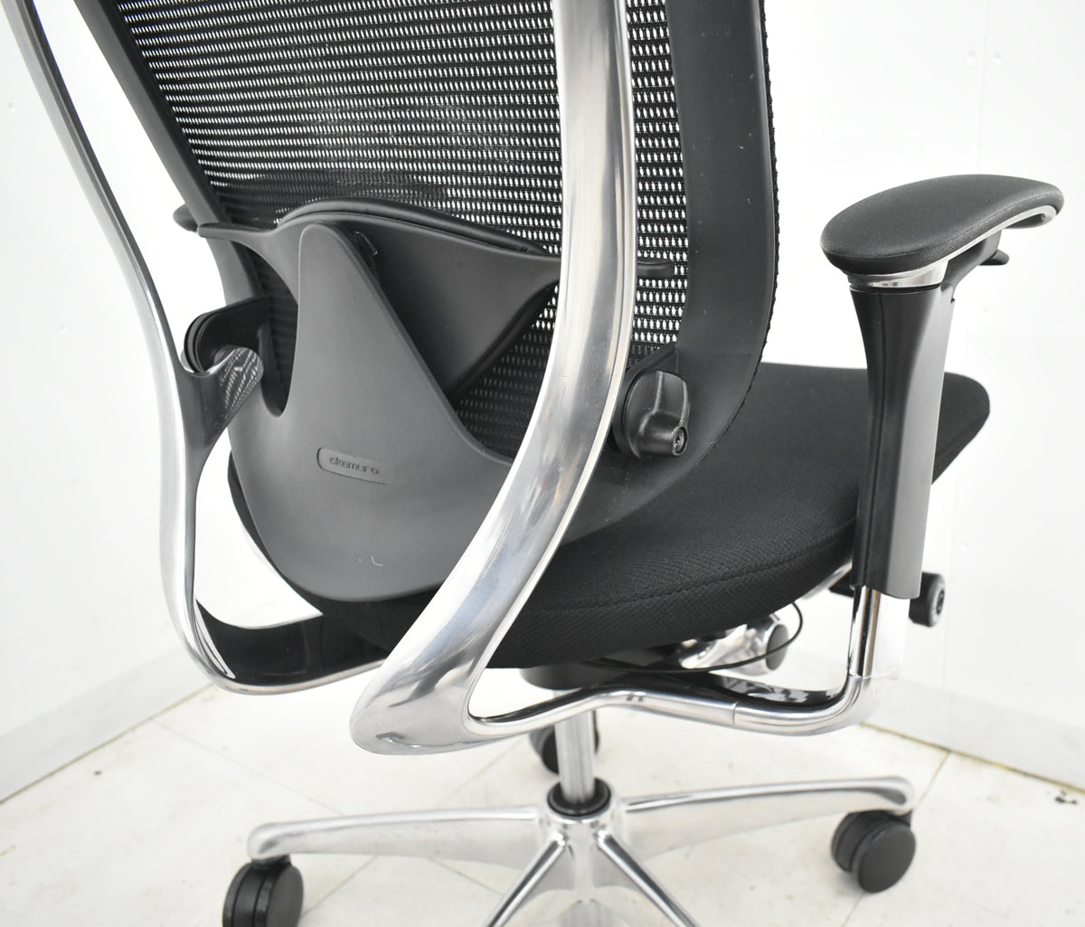 【中古】オカムラ　コンテッサ　可動肘　ランバーサポート　ポリッシュ　ブラック　2026030408【中古オフィス家具】