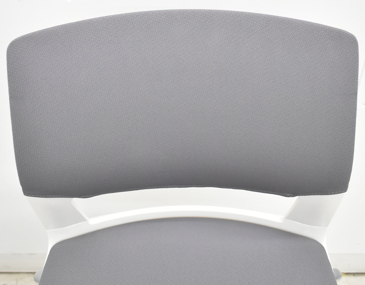 【中古】 コクヨ　KOKUYO　CK-160シリーズ　ミーティングチェア　スタッキング　グレー　キャスター付　2026030502【中古オフィス家具】