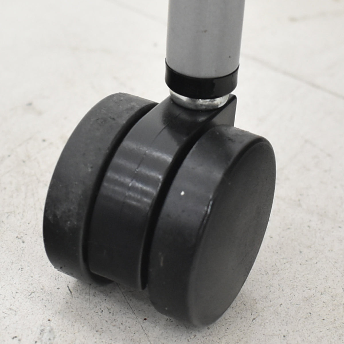 【中古】 コクヨ　KOKUYO　CK-160シリーズ　ミーティングチェア　スタッキング　グレー　キャスター付　2026030502【中古オフィス家具】