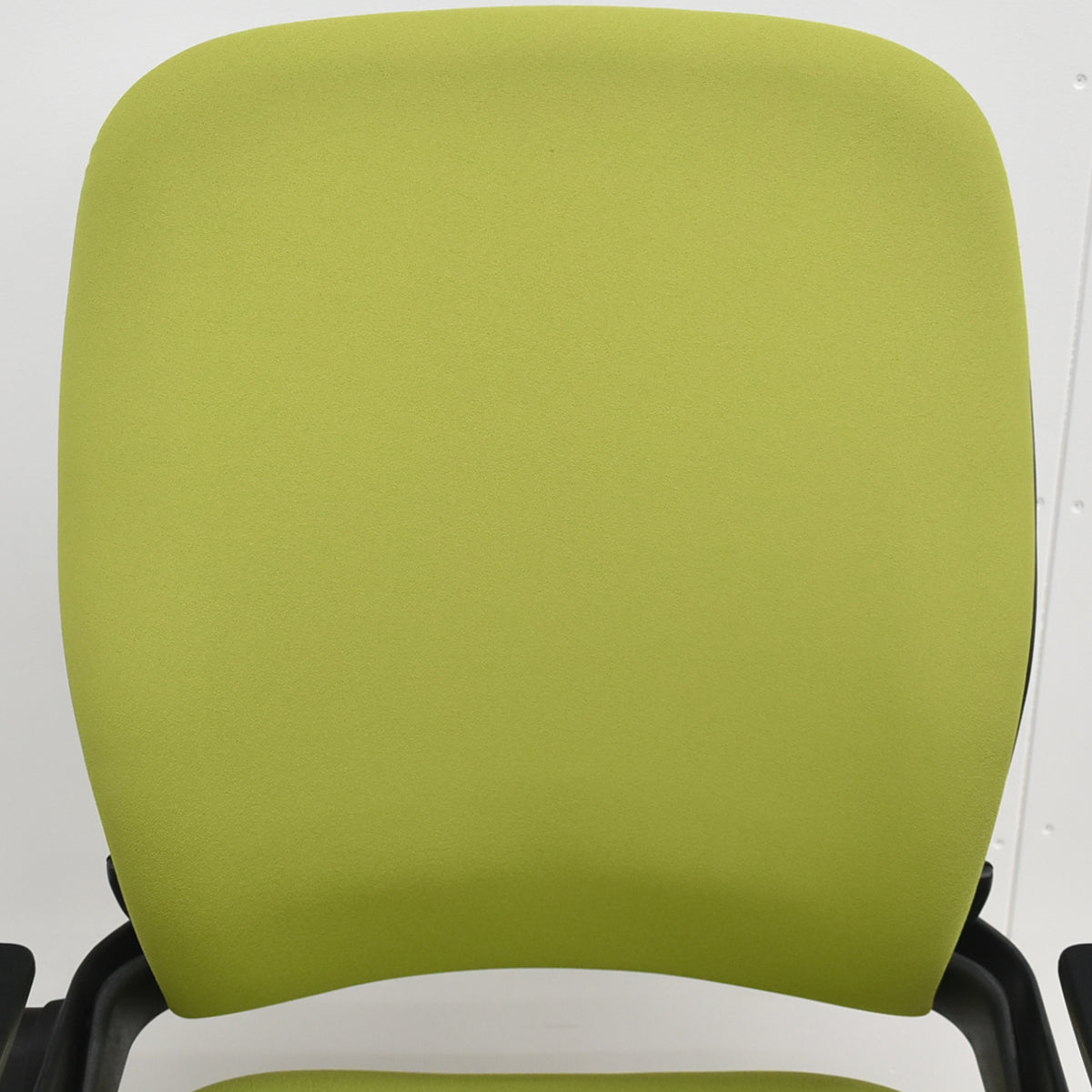 【中古】スチールケース　リープＶ２　APモデル　可動肘　ランバーサポート　グリーン　2026030503【中古オフィス家具】