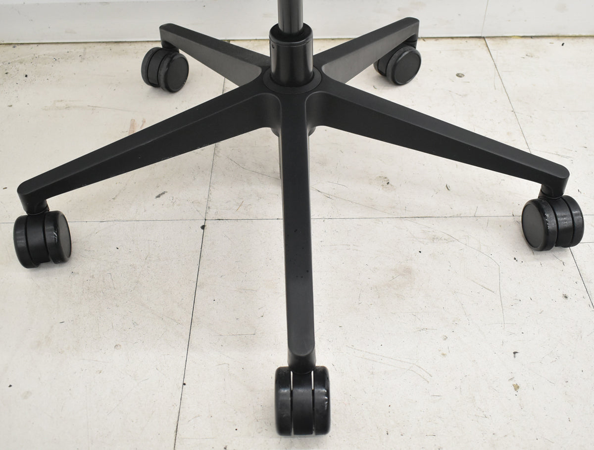 【中古】スチールケース　リープＶ２　APモデル　可動肘　ランバーサポート　グリーン　2026030503【中古オフィス家具】