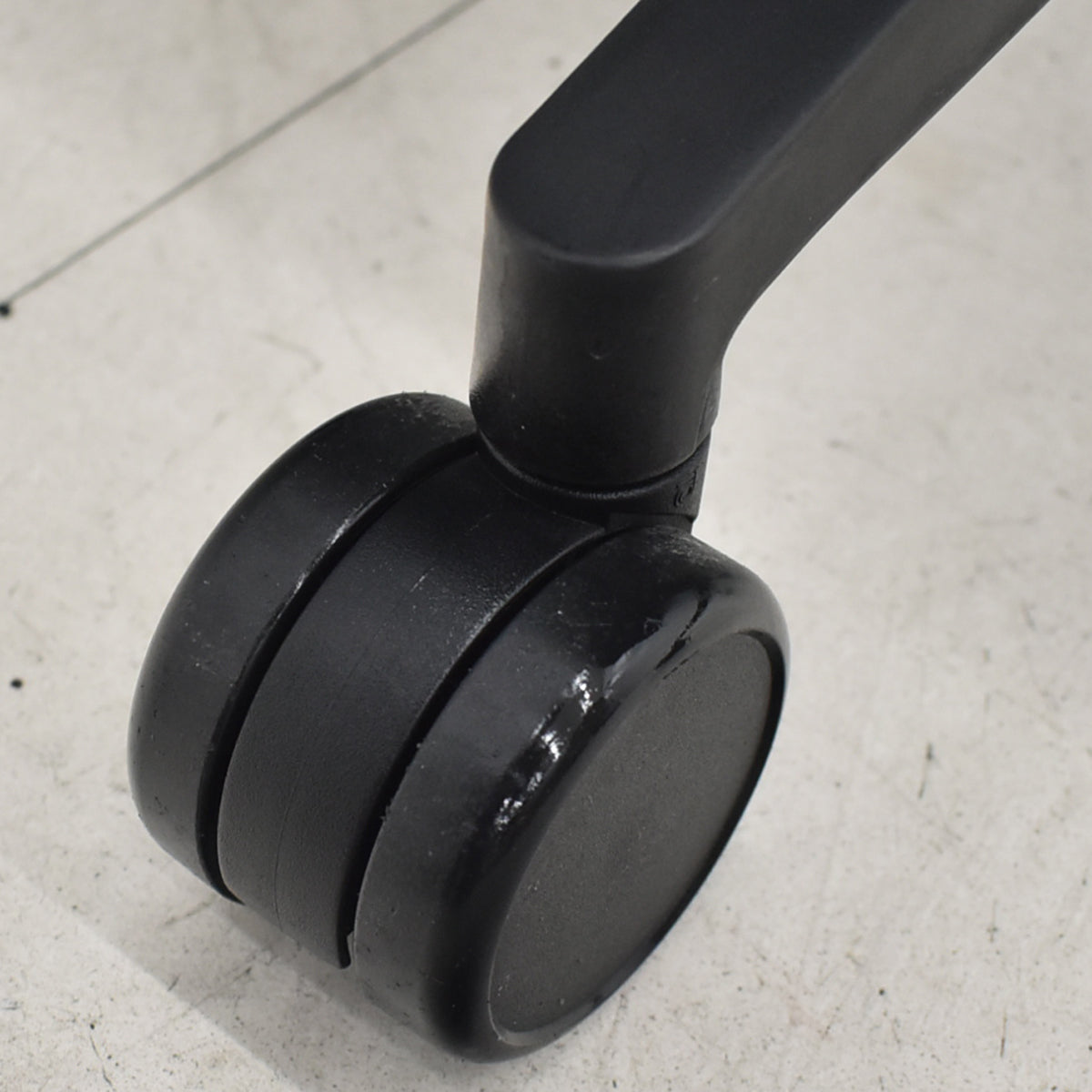 【中古】スチールケース　リープＶ２　APモデル　可動肘　ランバーサポート　グリーン　2026030503【中古オフィス家具】