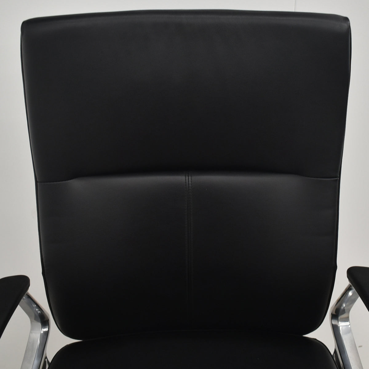 【中古】オカムラ　デューク　固定肘　革張り　ポリッシュ　ランバーサポート　ブラック　2026030504【中古オフィス家具】