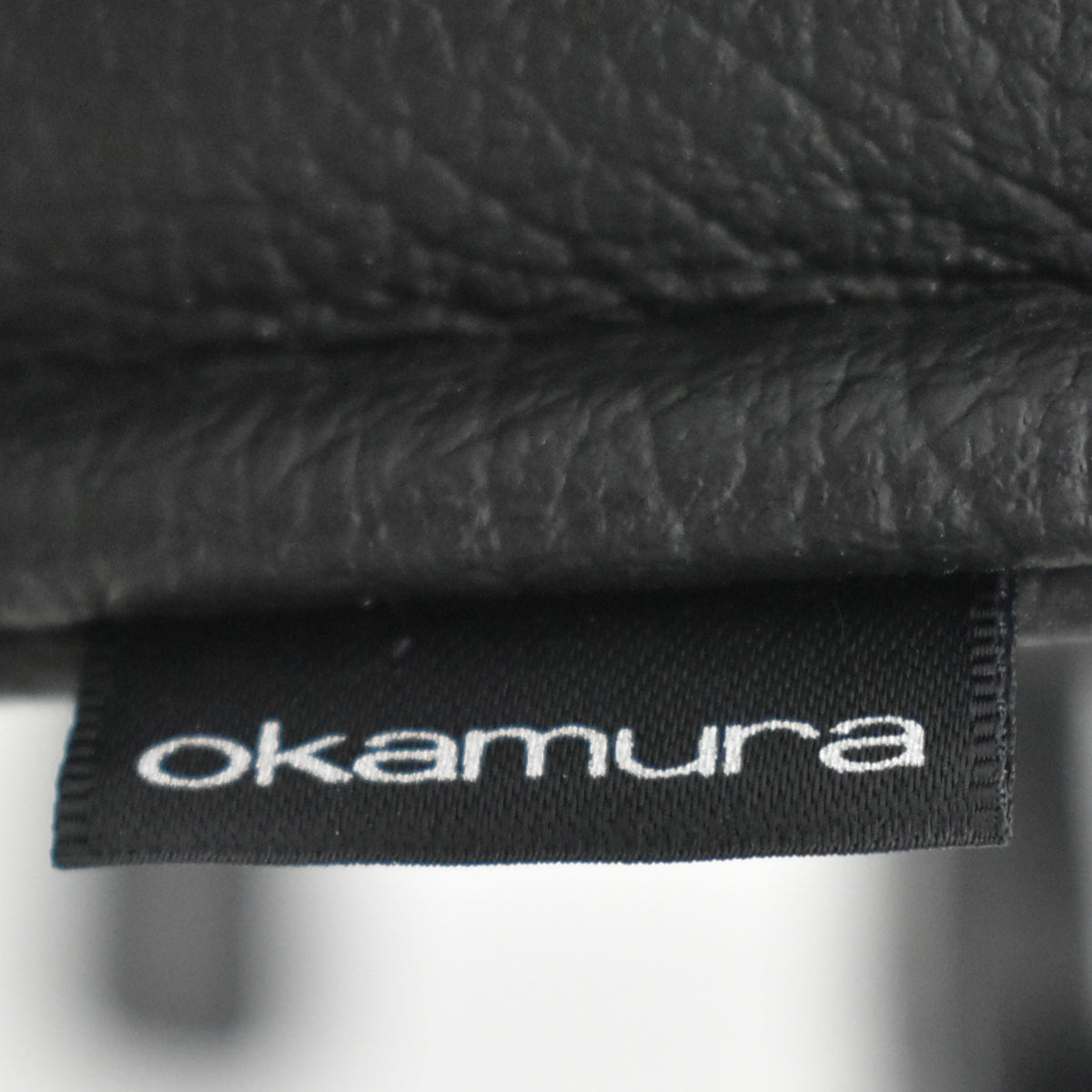 【中古】オカムラ　CEシリーズ　エグゼクティブチェア 可動肘　総革張り　ブラック　2026030505【中古オフィス家具】