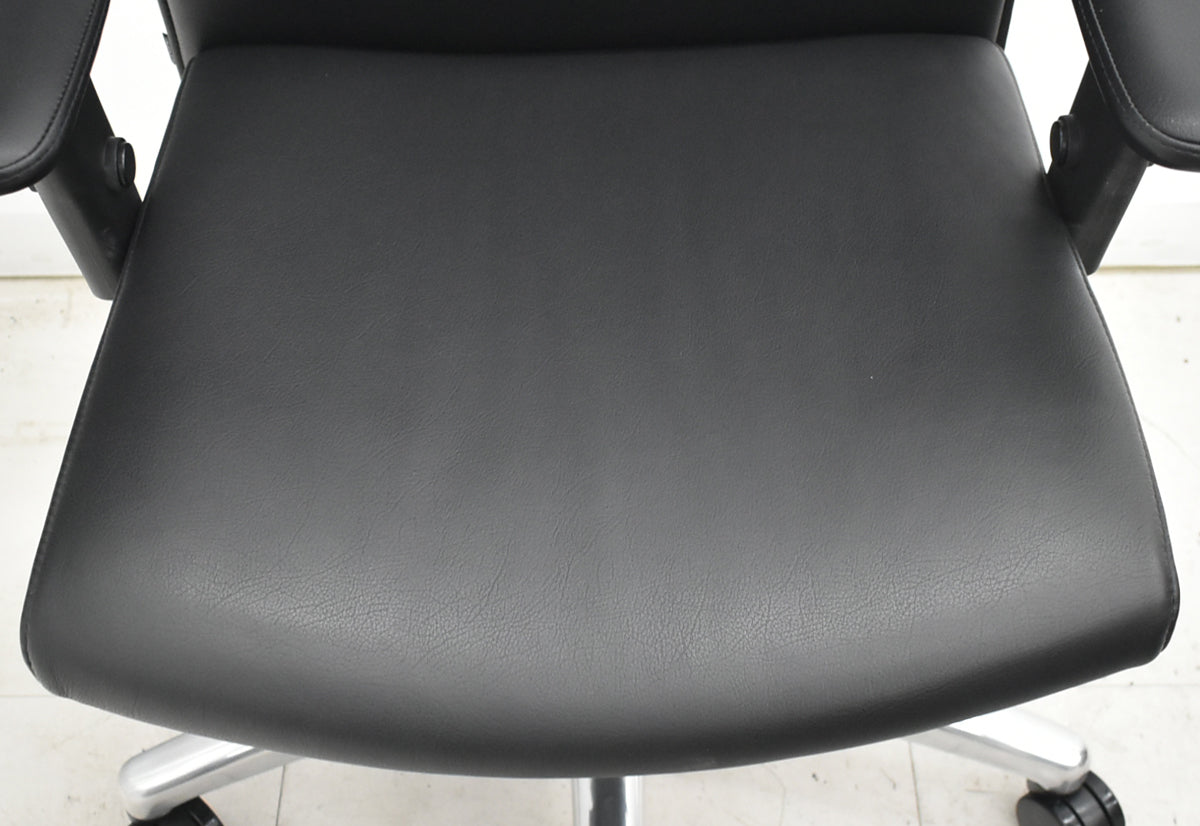 【中古】オカムラ　CEシリーズ　エグゼクティブチェア 可動肘　総革張り　ブラック　2026030505【中古オフィス家具】
