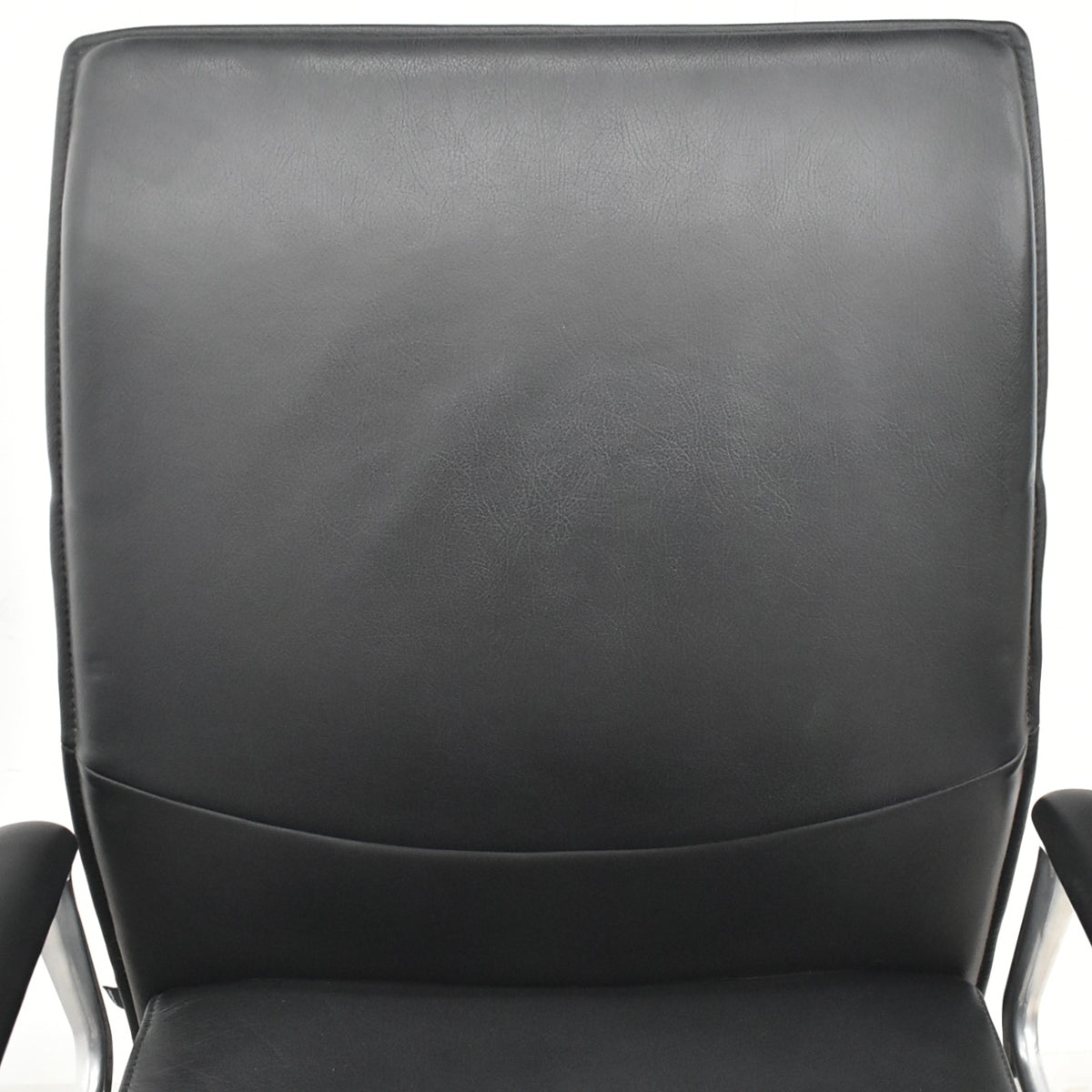 【中古】オカムラ　CEシリーズ　エグゼクティブチェア 固定肘　総革張り　ブラック　2026030506【中古オフィス家具】