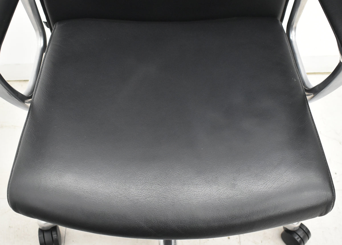 【中古】オカムラ　CEシリーズ　エグゼクティブチェア 固定肘　総革張り　ブラック　2026030506【中古オフィス家具】