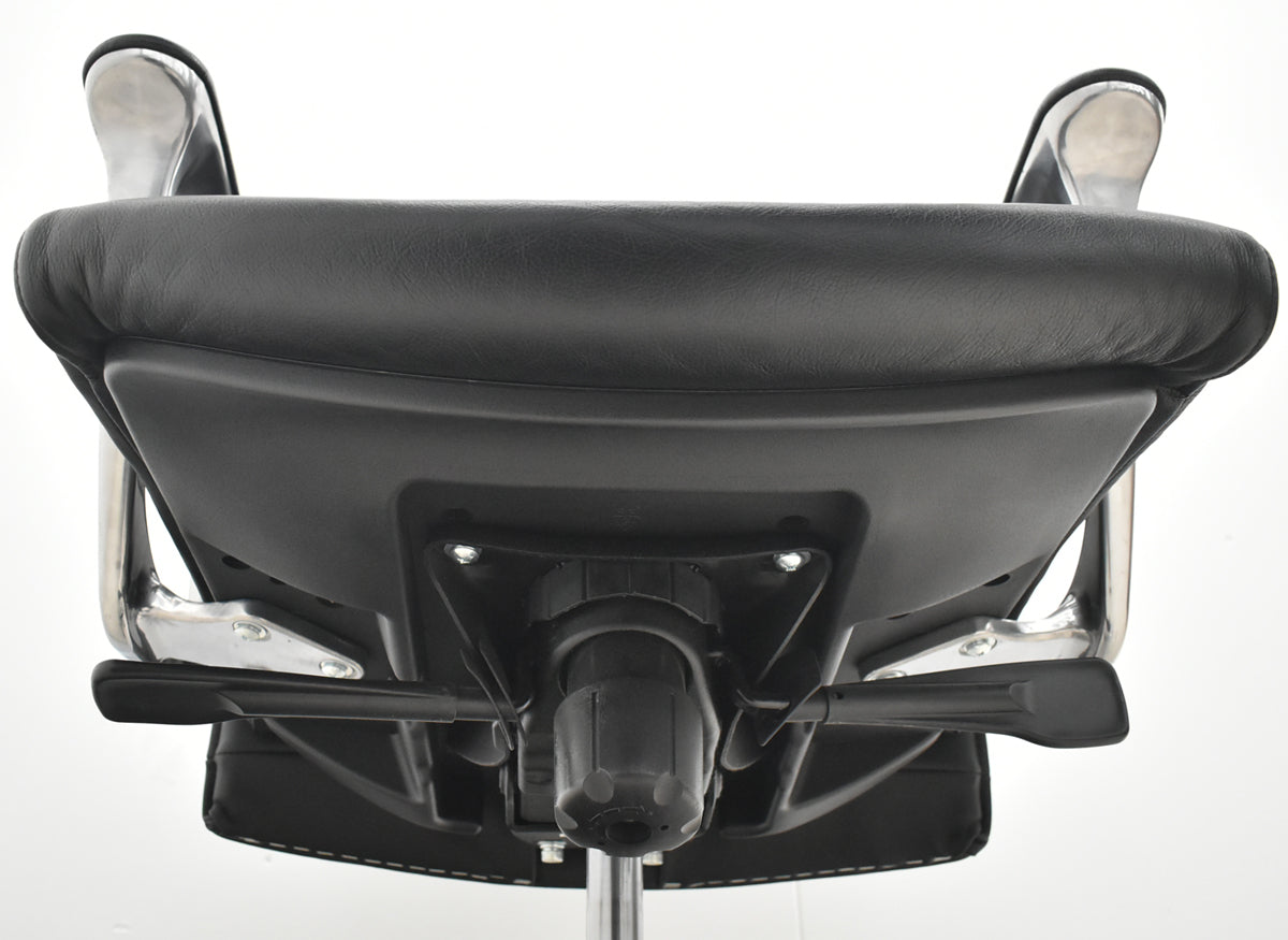 【中古】オカムラ　CEシリーズ　エグゼクティブチェア 固定肘　総革張り　ブラック　2026030506【中古オフィス家具】