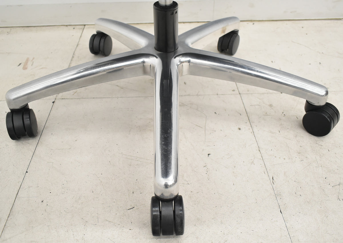 【中古】オカムラ　CEシリーズ　エグゼクティブチェア 固定肘　総革張り　ブラック　2026030506【中古オフィス家具】