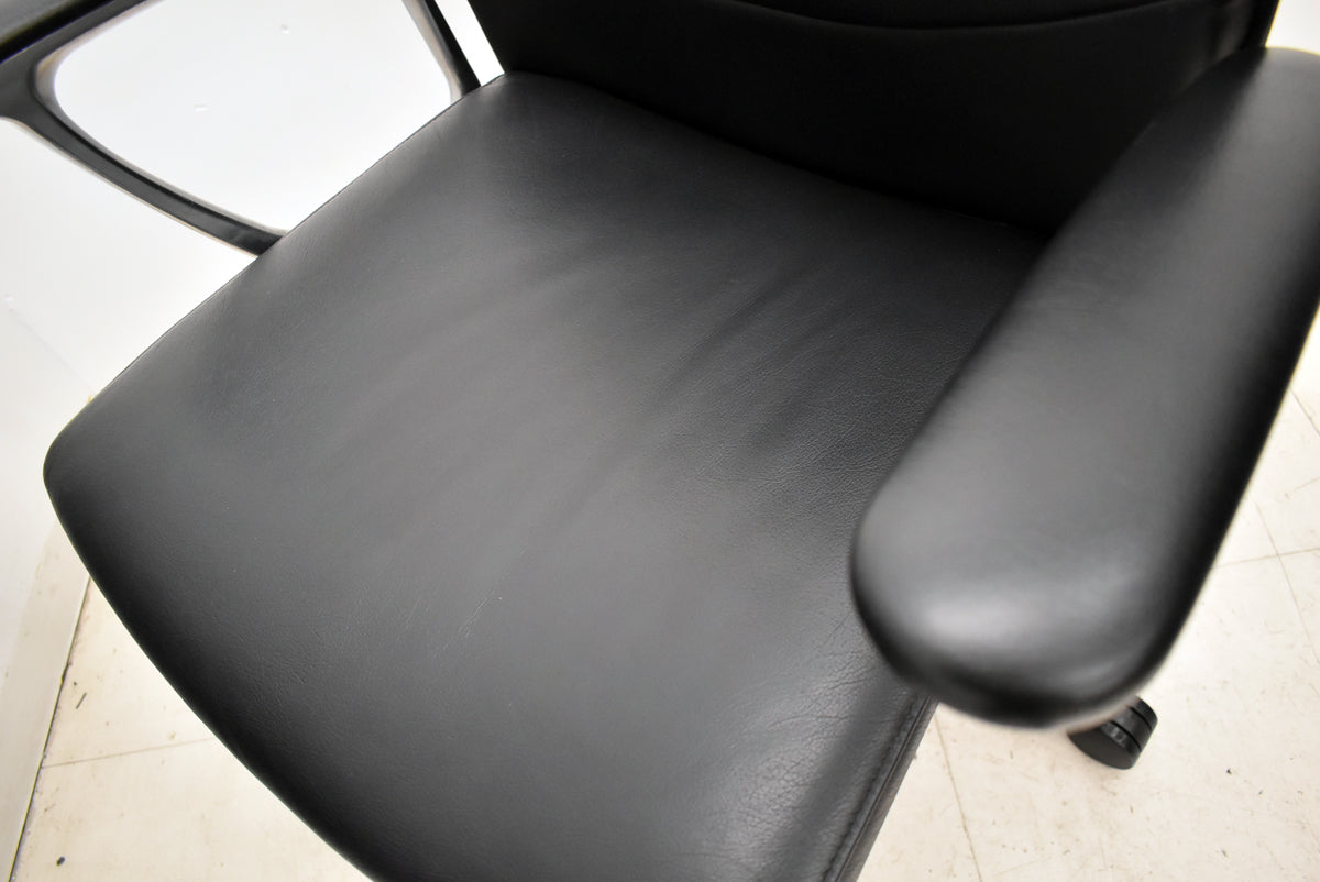【中古】オカムラ　CEシリーズ　エグゼクティブチェア 固定肘　総革張り　ブラック　2026030506【中古オフィス家具】