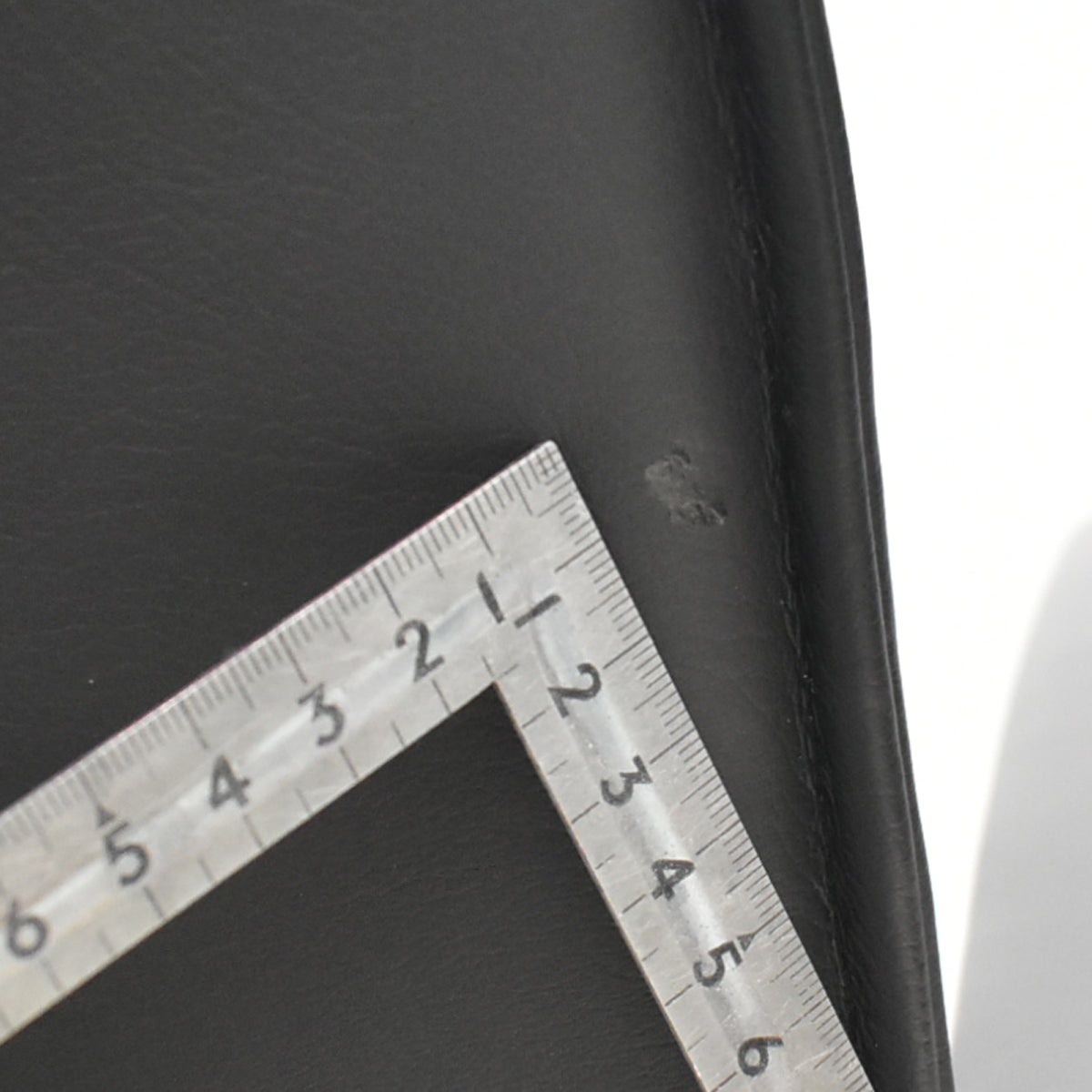 【中古】オカムラ　CEシリーズ　エグゼクティブチェア 固定肘　総革張り　ブラック　2026030506【中古オフィス家具】