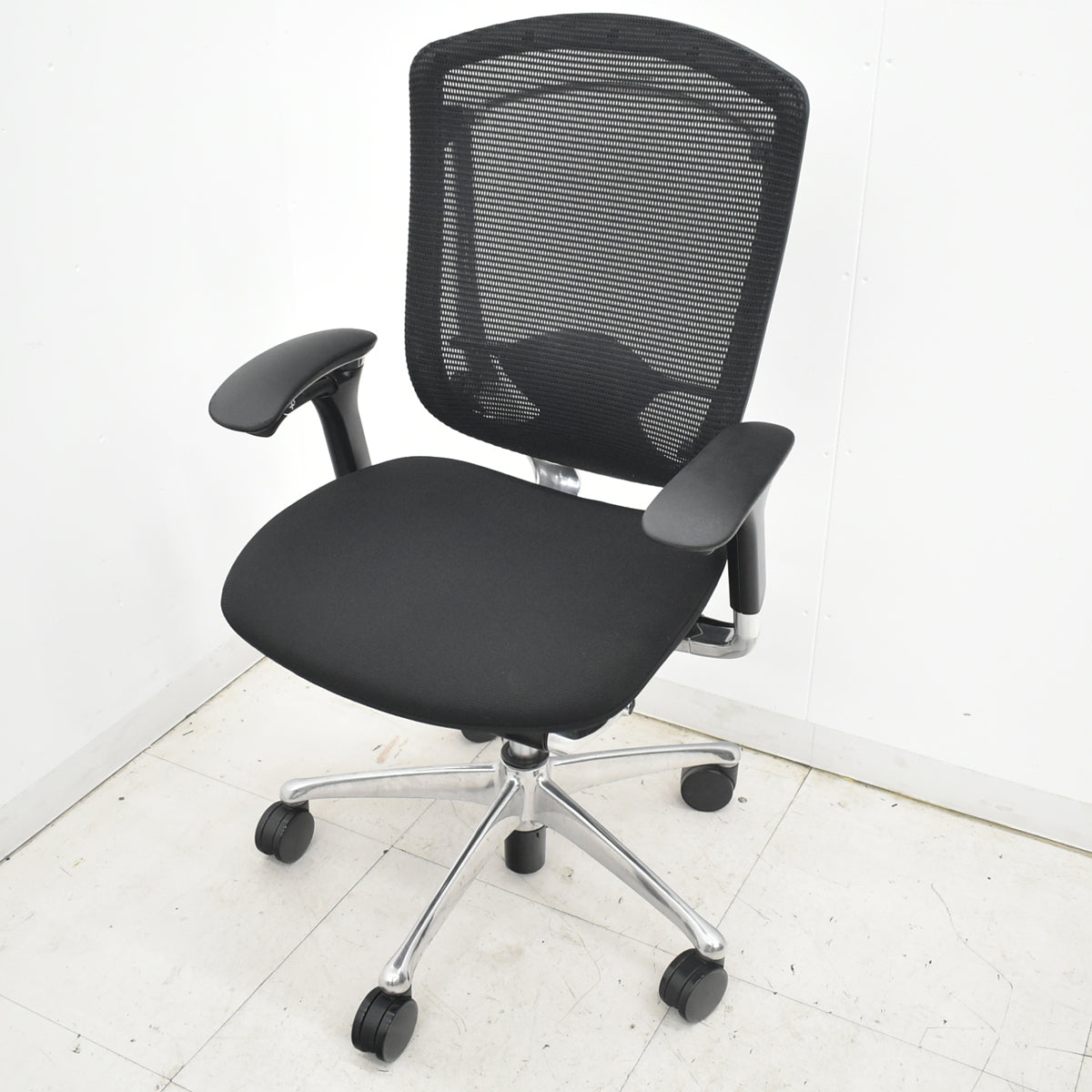 【中古】オカムラ　コンテッサ　可動肘　ランバーサポート　ポリッシュ　ブラック　2026030507【中古オフィス家具】