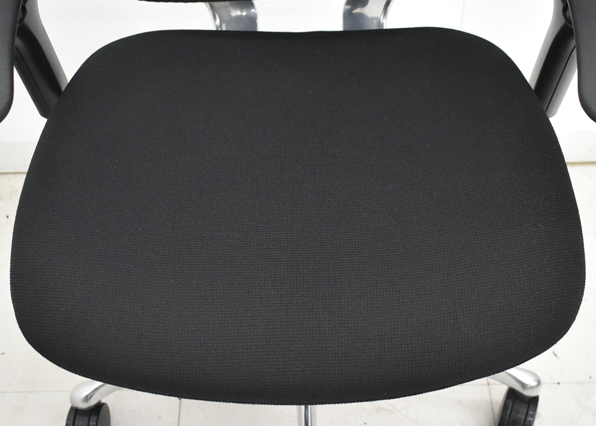 【中古】オカムラ　コンテッサ　可動肘　ランバーサポート　ポリッシュ　ブラック　2026030507【中古オフィス家具】