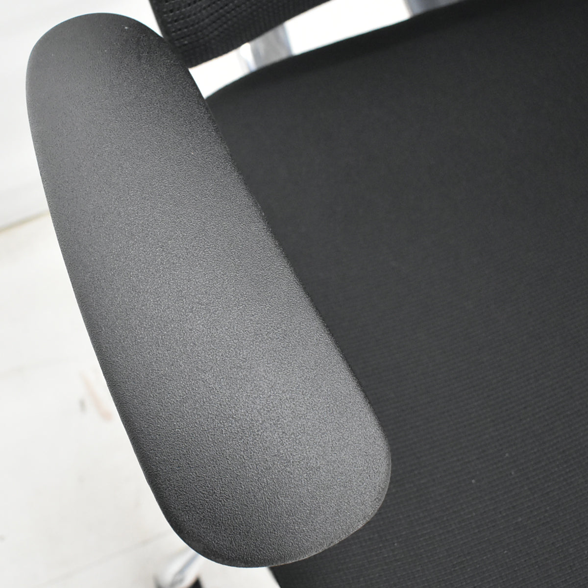 【中古】オカムラ　コンテッサ　可動肘　ランバーサポート　ポリッシュ　ブラック　2026030507【中古オフィス家具】