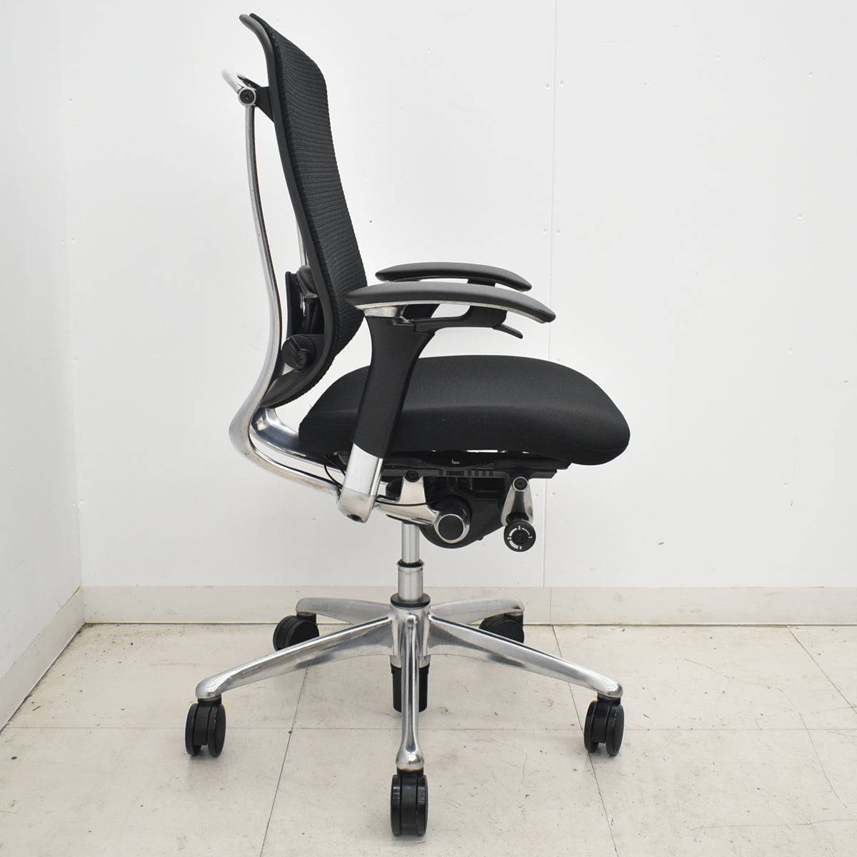 【中古】オカムラ　コンテッサ　可動肘　ランバーサポート　ポリッシュ　ブラック　2026030507【中古オフィス家具】