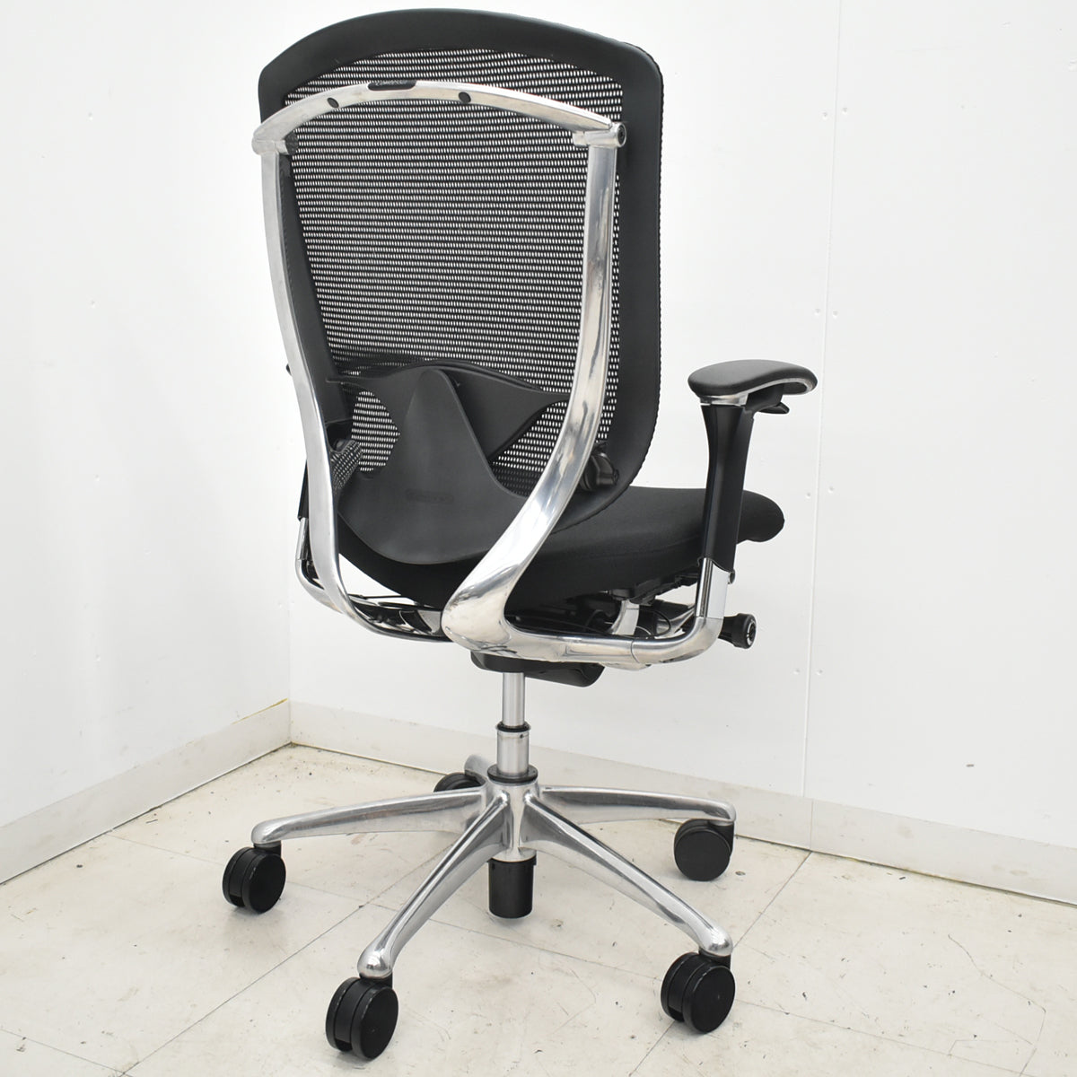 【中古】オカムラ　コンテッサ　可動肘　ランバーサポート　ポリッシュ　ブラック　2026030507【中古オフィス家具】