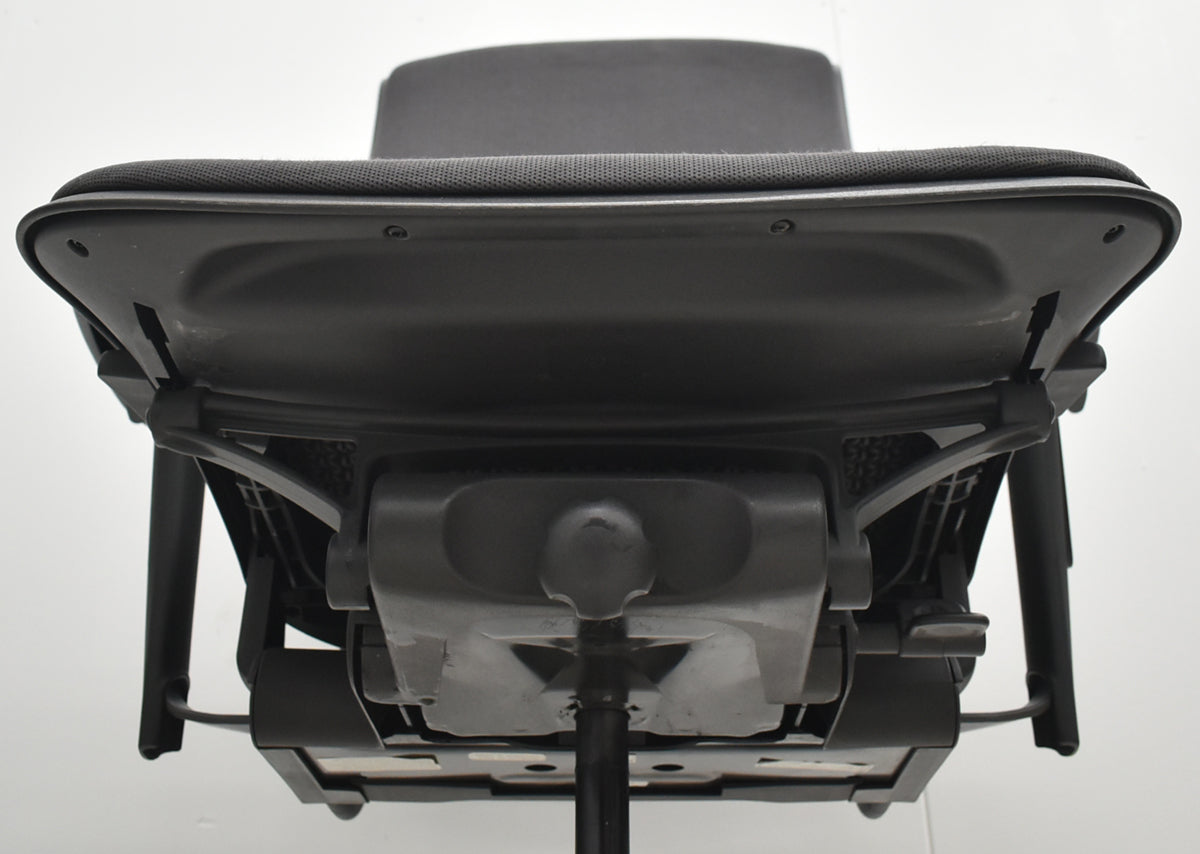 【中古】ハーマンミラー　セラチェア　可動肘　前傾機能　リクライニング範囲調整　ランバーサポート　ダークグレー　2026031002【中古オフィス家具】