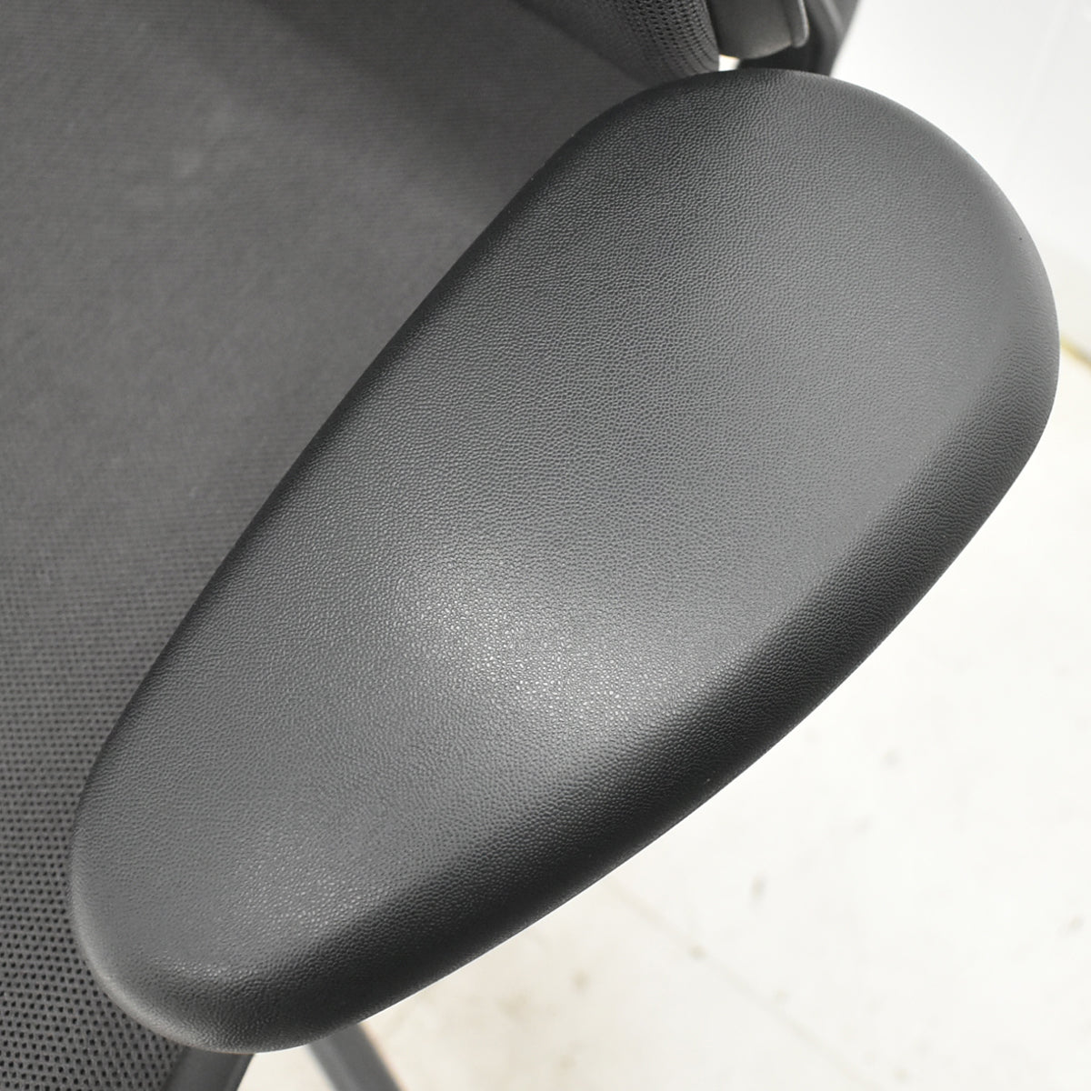 【中古】ハーマンミラー　セラチェア　可動肘　前傾機能　リクライニング範囲調整　ランバーサポート　ダークグレー　2026031003【中古オフィス家具】