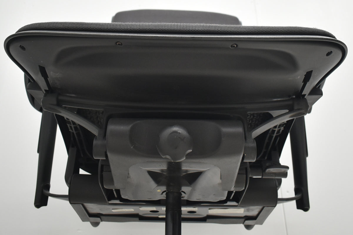 【中古】ハーマンミラー　セラチェア　可動肘　前傾機能　リクライニング範囲調整　ランバーサポート　ダークグレー　2026031005【中古オフィス家具】