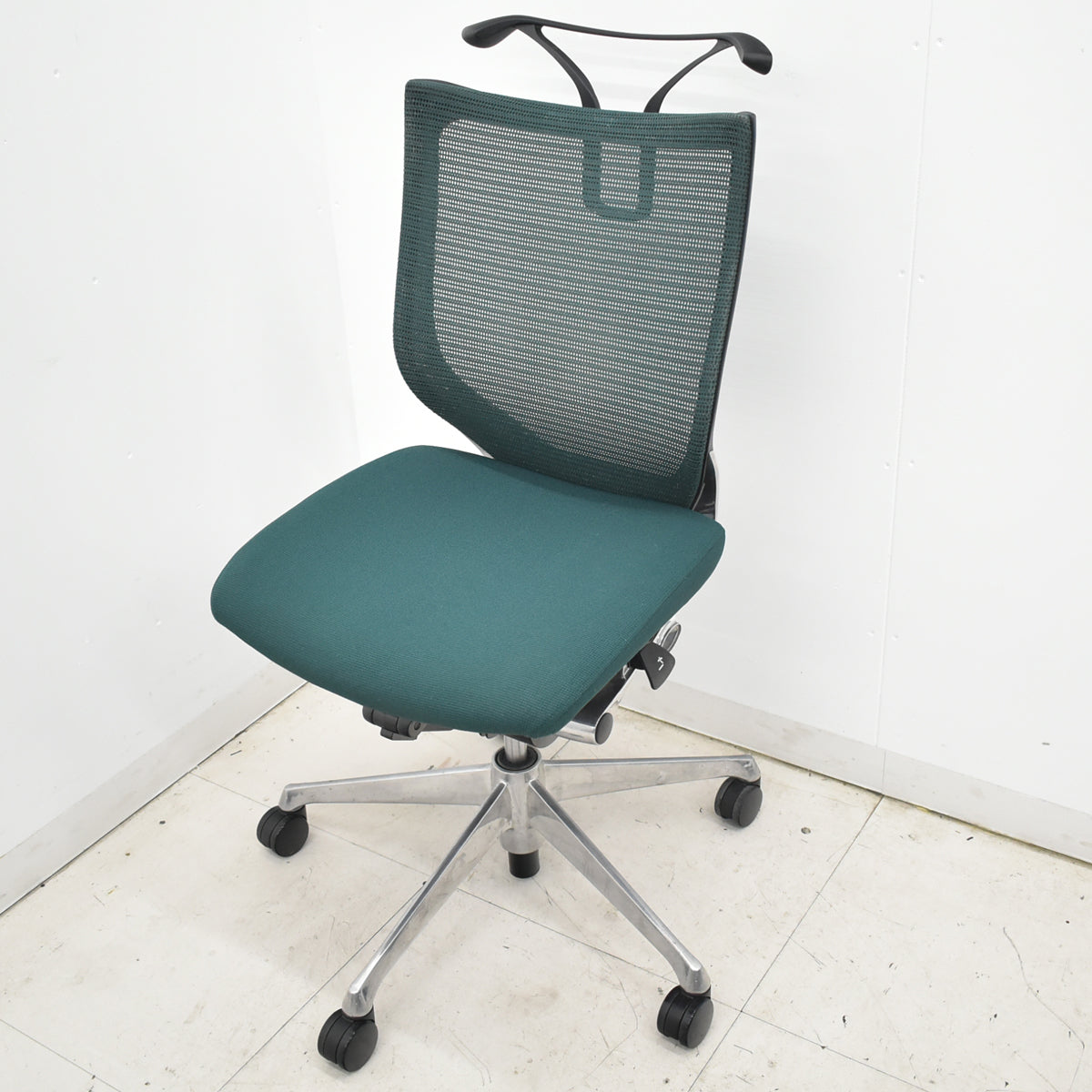【中古】オカムラ　バロン　ローバック　ポリッシュ脚　肘なし　ハンガー　ダークグリーン　2026031101【中古オフィス家具】