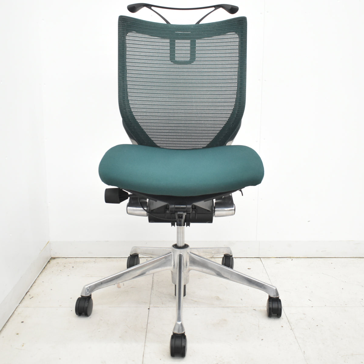 【中古】オカムラ　バロン　ローバック　ポリッシュ脚　肘なし　ハンガー　ダークグリーン　2026031101【中古オフィス家具】