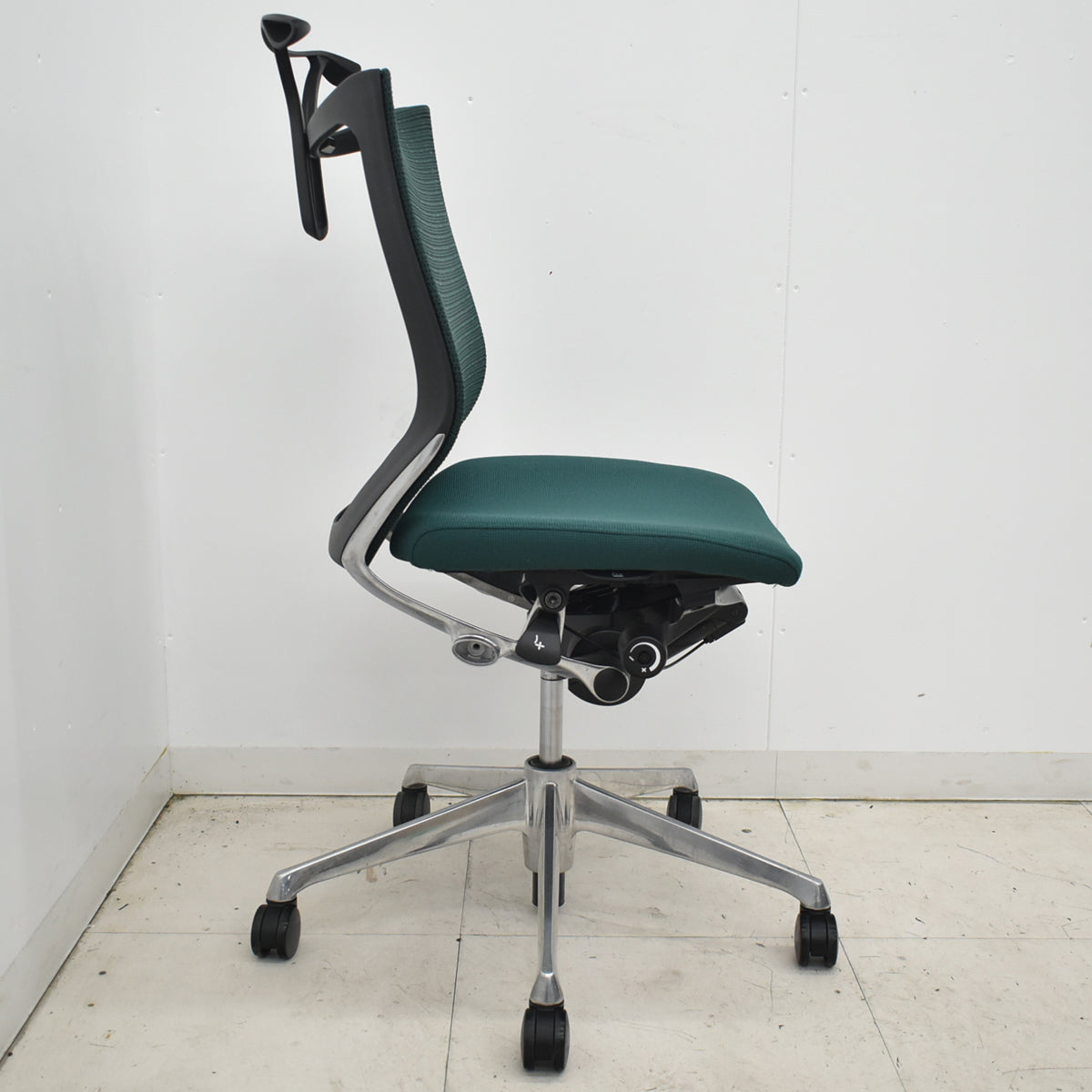 【中古】オカムラ　バロン　ローバック　ポリッシュ脚　肘なし　ハンガー　ダークグリーン　2026031101【中古オフィス家具】