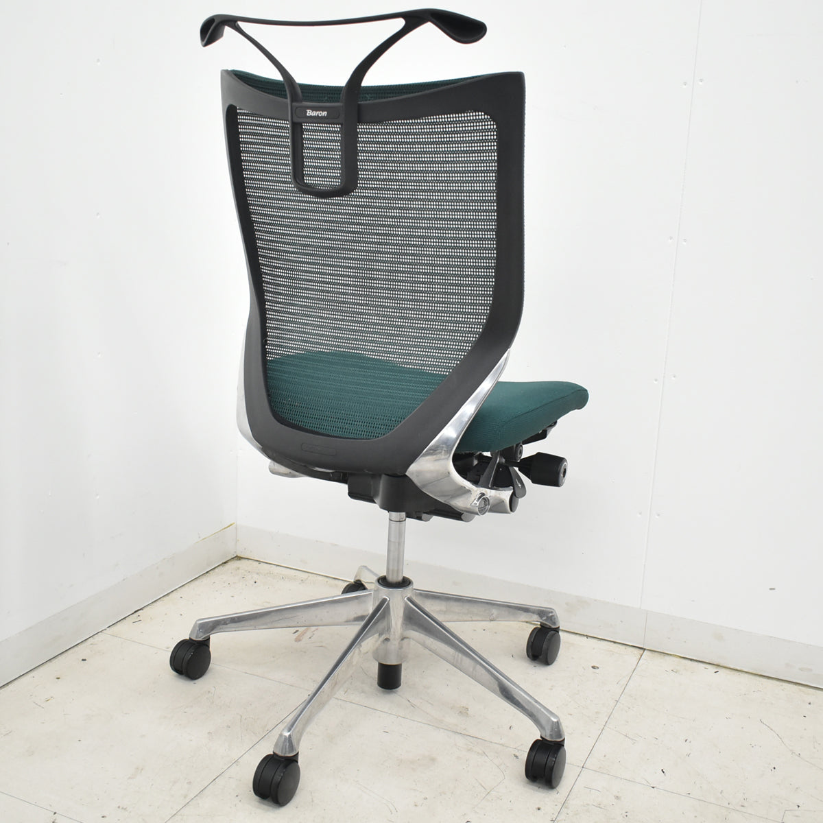 【中古】オカムラ　バロン　ローバック　ポリッシュ脚　肘なし　ハンガー　ダークグリーン　2026031101【中古オフィス家具】