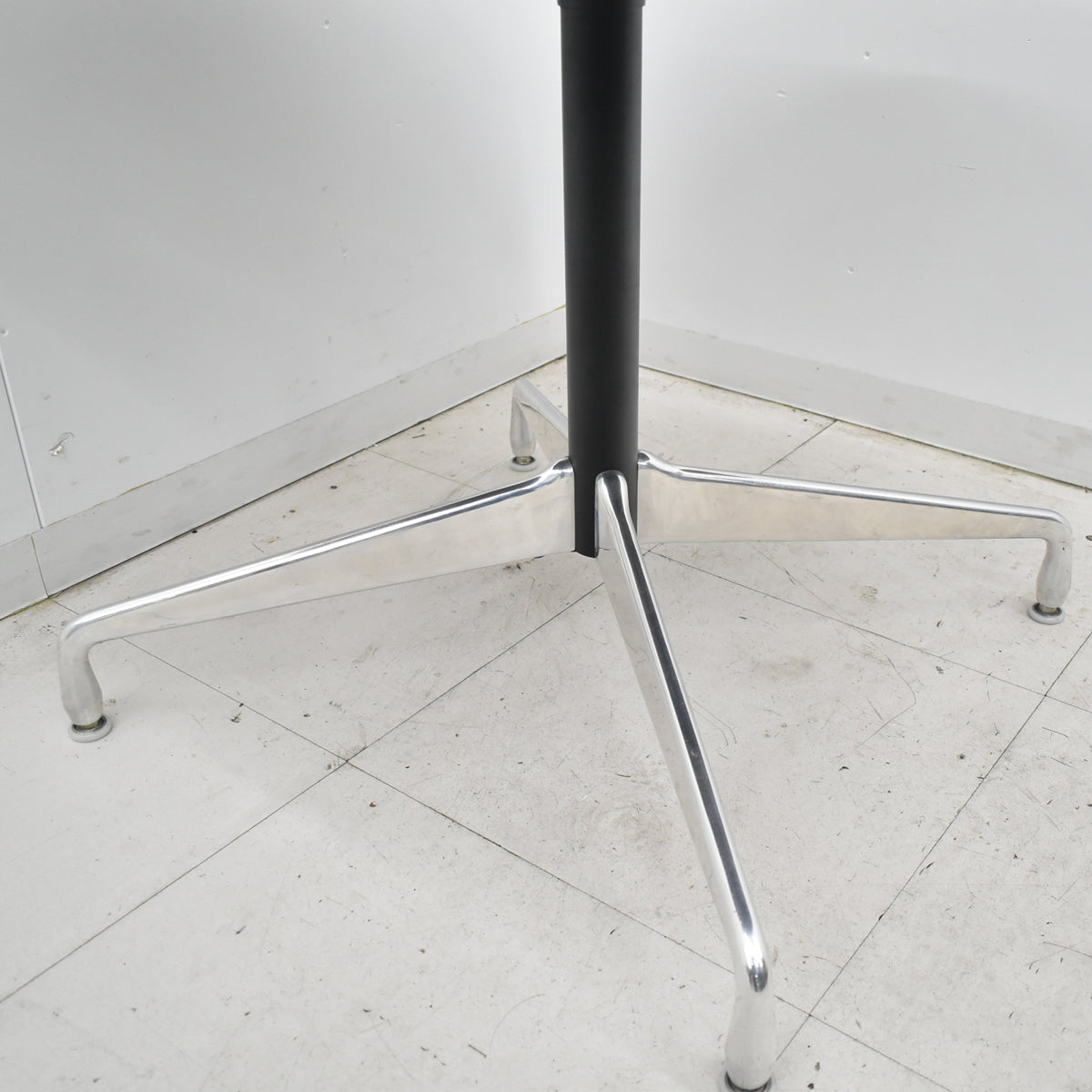 【中古】ハーマンミラー　セグメンテッドベーステーブル　円形　直径1000　2026031103【中古オフィス家具】