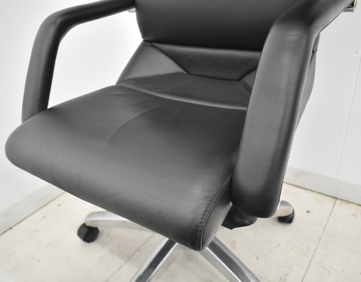 【中古】アイコ　エグゼクティブチェア　エクストラハイバック　革張り　ブラック　2026031104【中古オフィス家具】