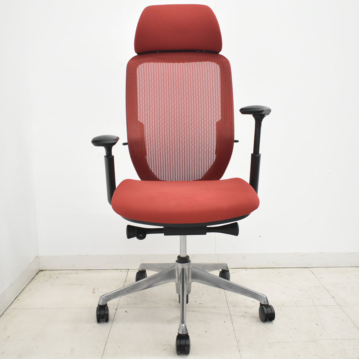 【中古】オカムラ　シルフィー　エクストラハイバック　ヘッドレスト　可動肘　前傾機能　バックカーブアジャスト　ポリッシュ　レッド　2026031105【中古オフィス家具】