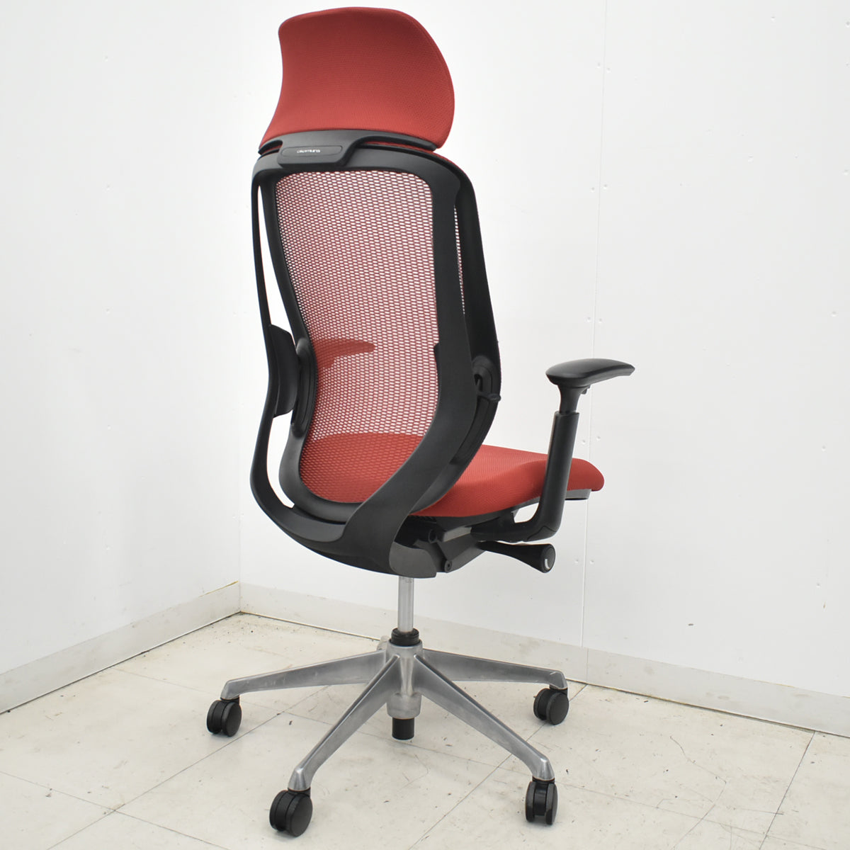 【中古】オカムラ　シルフィー　エクストラハイバック　ヘッドレスト　可動肘　前傾機能　バックカーブアジャスト　ポリッシュ　レッド　2026031105【中古オフィス家具】