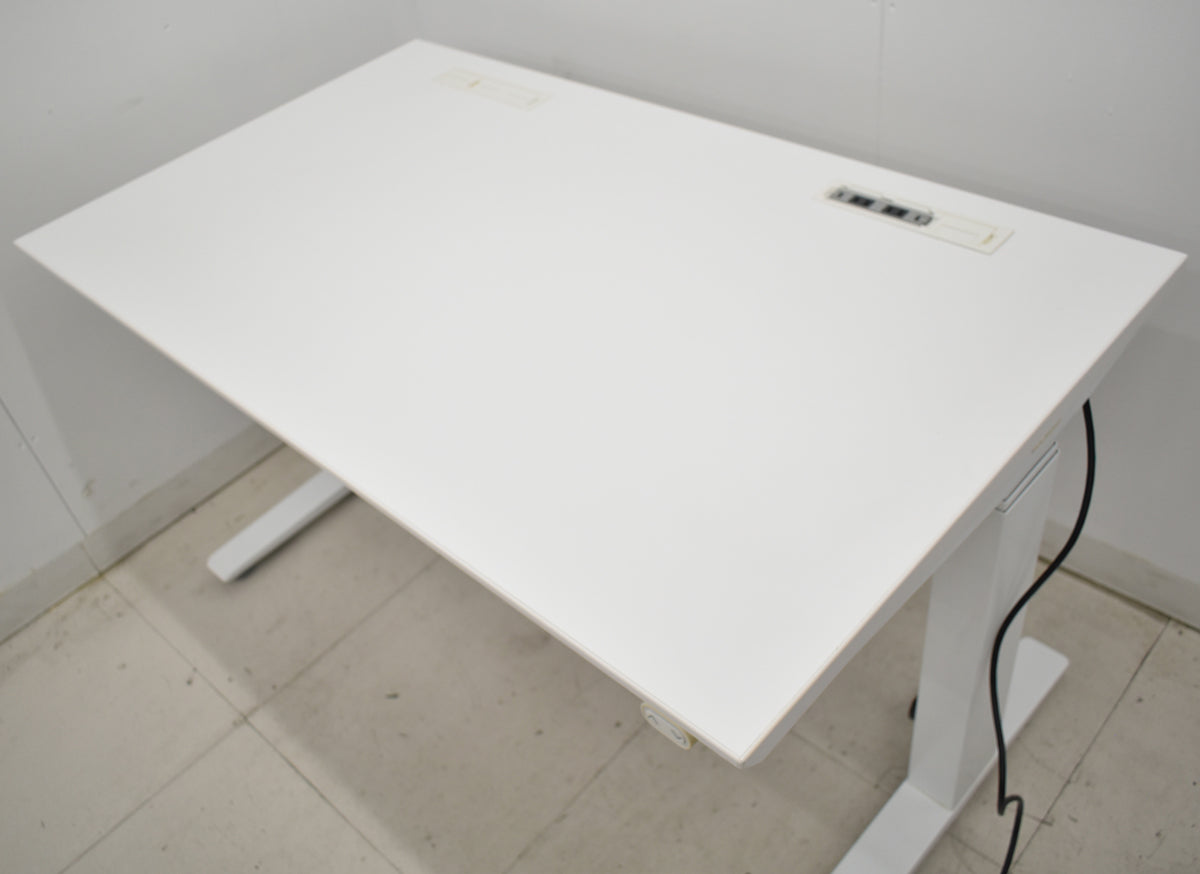 【中古】オカムラ　スイフト　電動昇降デスク　昇降ボタンタイプ　コンセントユニット１カ所付　幅1150　2026031204【中古オフィス家具】