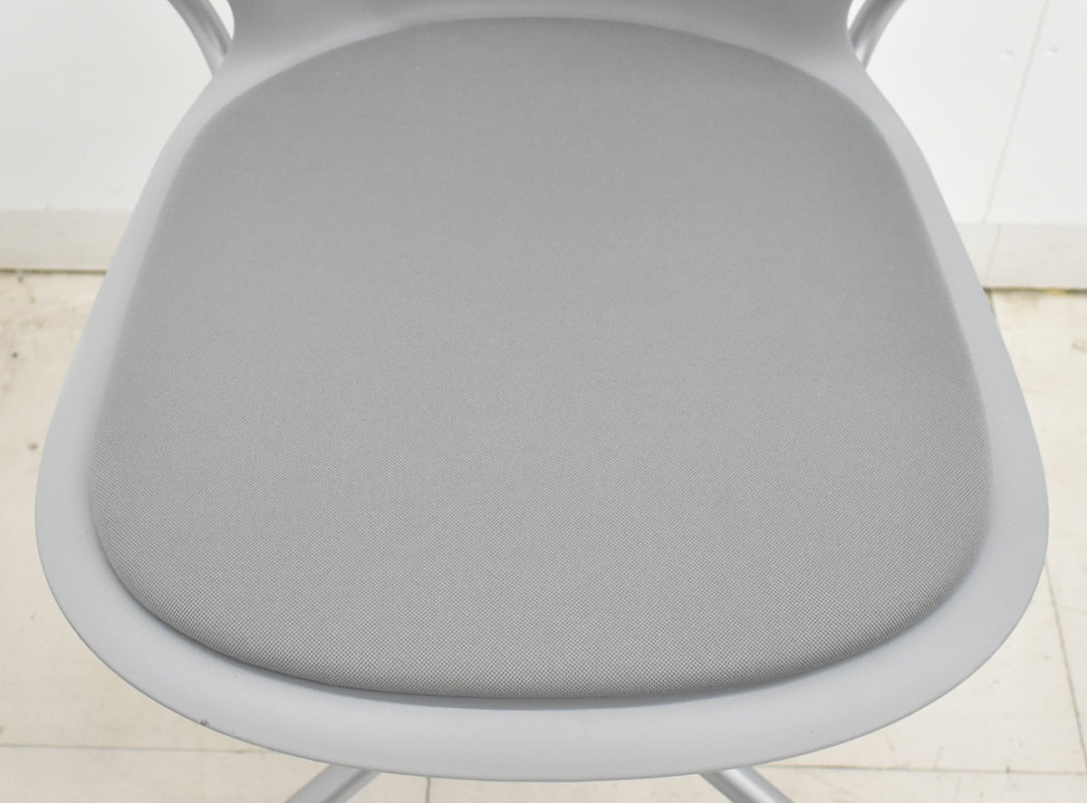 【中古】Knoll　マルチジェネレーション　固定肘　キャスター付　グレー　2026031401【中古オフィス家具】