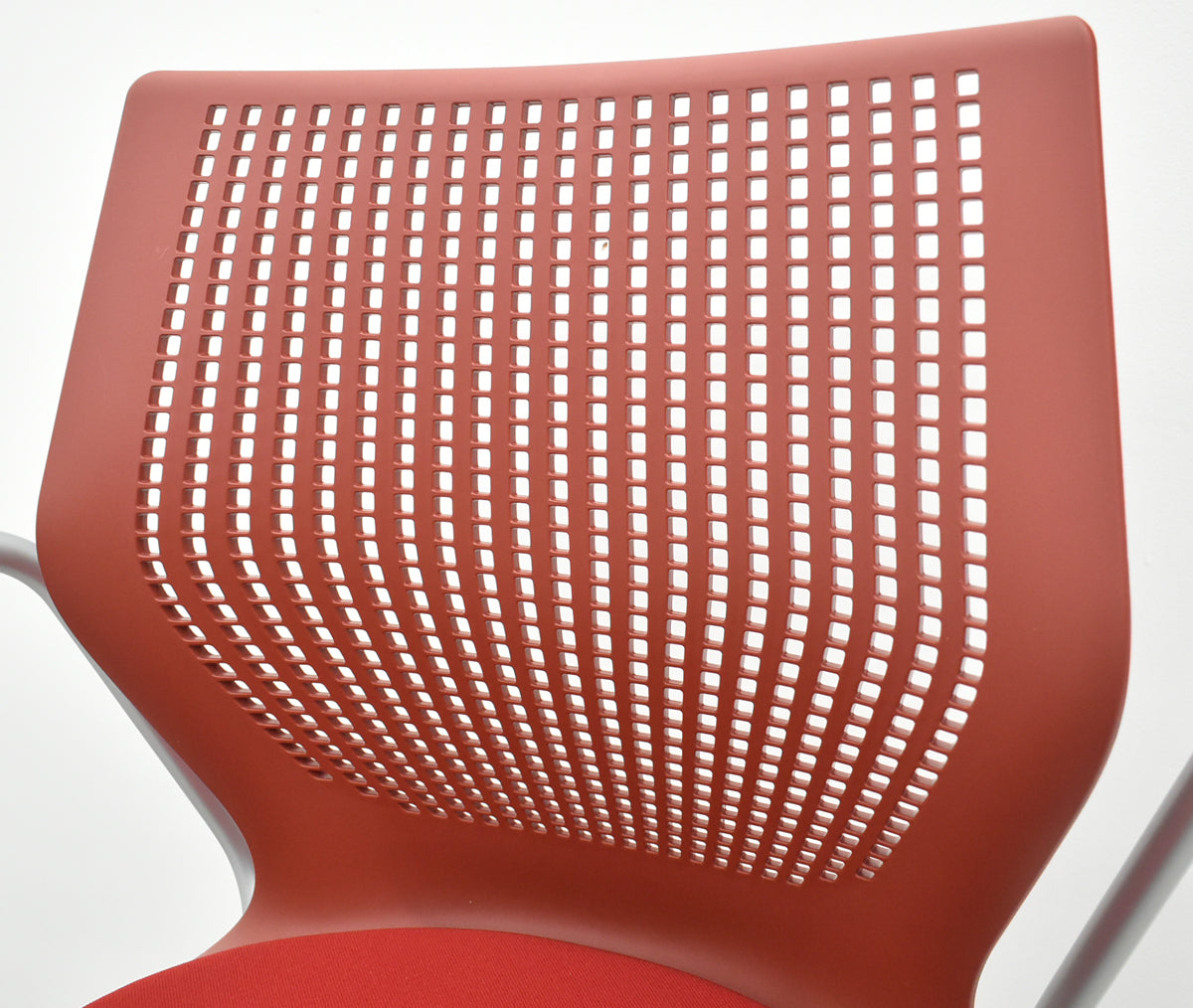 【中古】Knoll　マルチジェネレーション　固定肘　キャスター付　レッド　2026031402【中古オフィス家具】