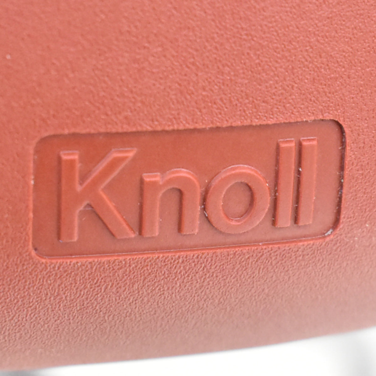 【中古】Knoll　マルチジェネレーション　固定肘　キャスター付　レッド　2026031402【中古オフィス家具】