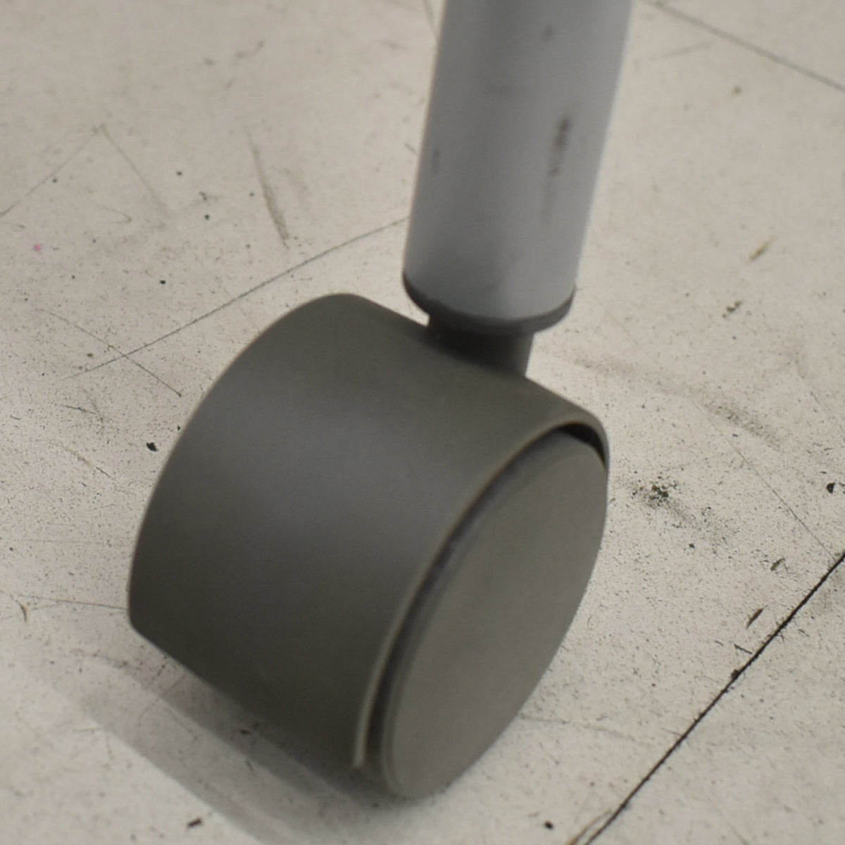 【中古】Knoll　マルチジェネレーション　固定肘　キャスター付　レッド　2026031402【中古オフィス家具】