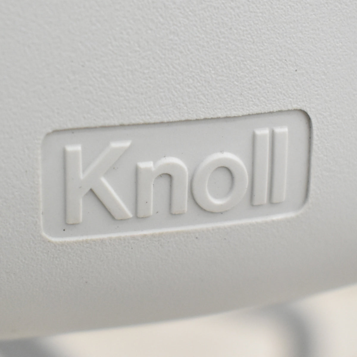 【中古】Knoll　マルチジェネレーション　固定肘　キャスター付　オフホワイト　2026031403【中古オフィス家具】