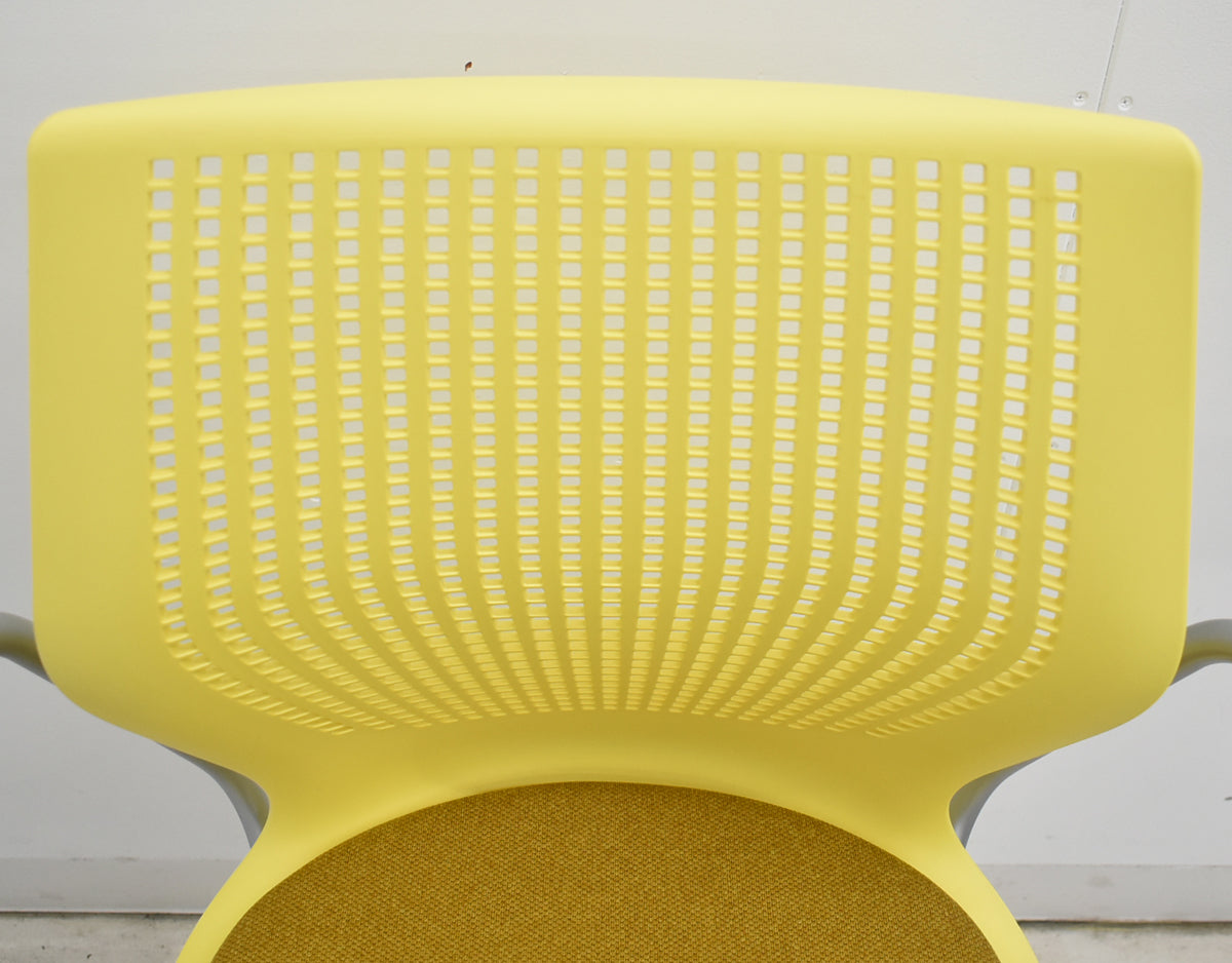 【中古】Knoll　マルチジェネレーション　固定肘　キャスター付　イエロー　2026031404【中古オフィス家具】