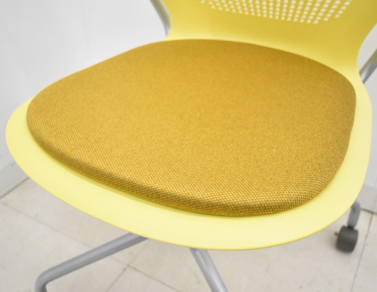 【中古】Knoll　マルチジェネレーション　固定肘　キャスター付　イエロー　2026031404【中古オフィス家具】