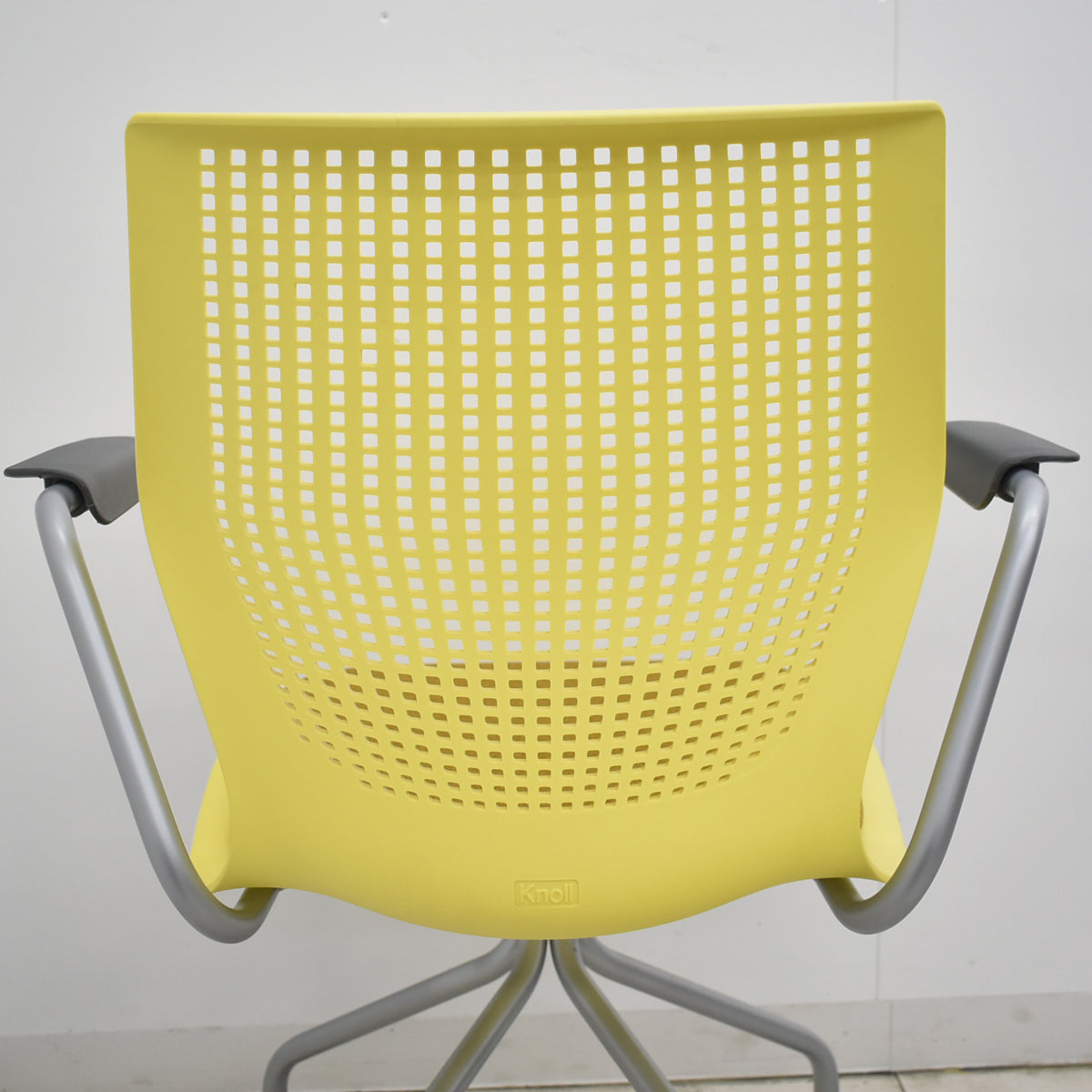 【中古】Knoll　マルチジェネレーション　固定肘　キャスター付　イエロー　2026031404【中古オフィス家具】