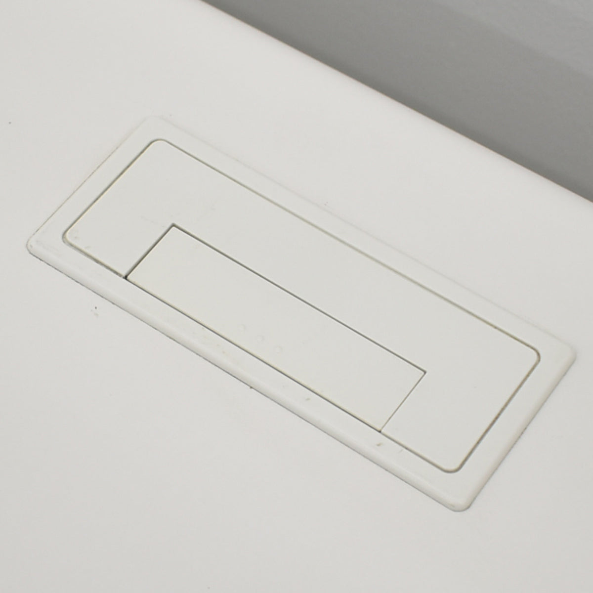 【中古】プラス　リード　平デスク　引き出し付　ホワイト　幅1200　2026031407【中古オフィス家具】