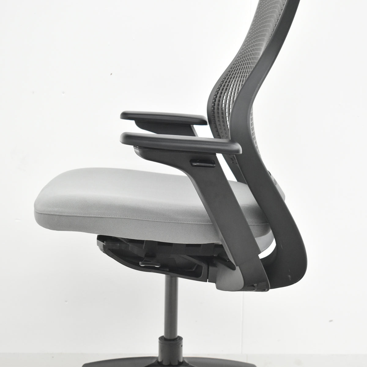 【中古】Knoll　リジェネレーション　可動肘（ハイパフォーマンス肘）ダイナミックサスペンション　2026031601【中古オフィス家具】