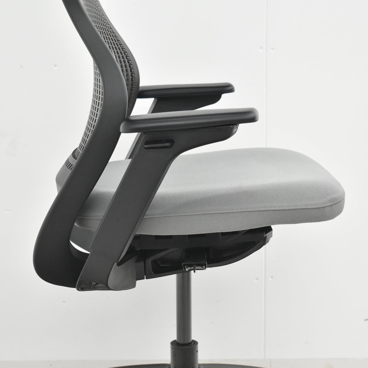 【中古】Knoll　リジェネレーション　可動肘（ハイパフォーマンス肘）ダイナミックサスペンション　2026031601【中古オフィス家具】