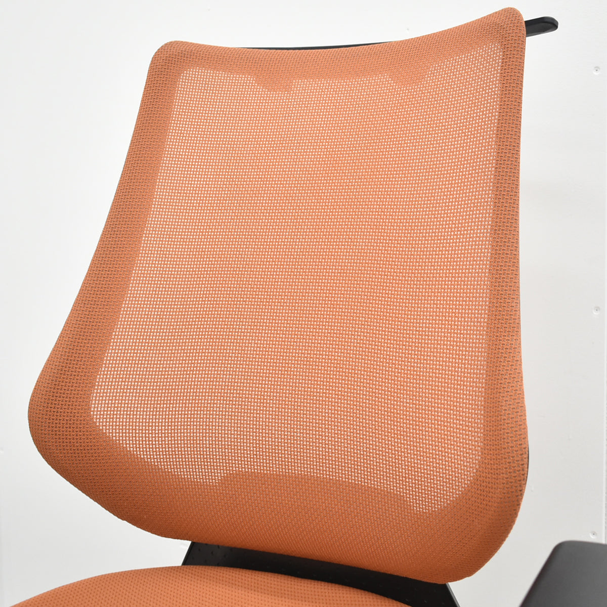 【中古】コクヨ　イング　可動肘　バーチカルタイプ　ハンガー　2020年製　ソフトテラコッタ　2026031602【中古オフィス家具】