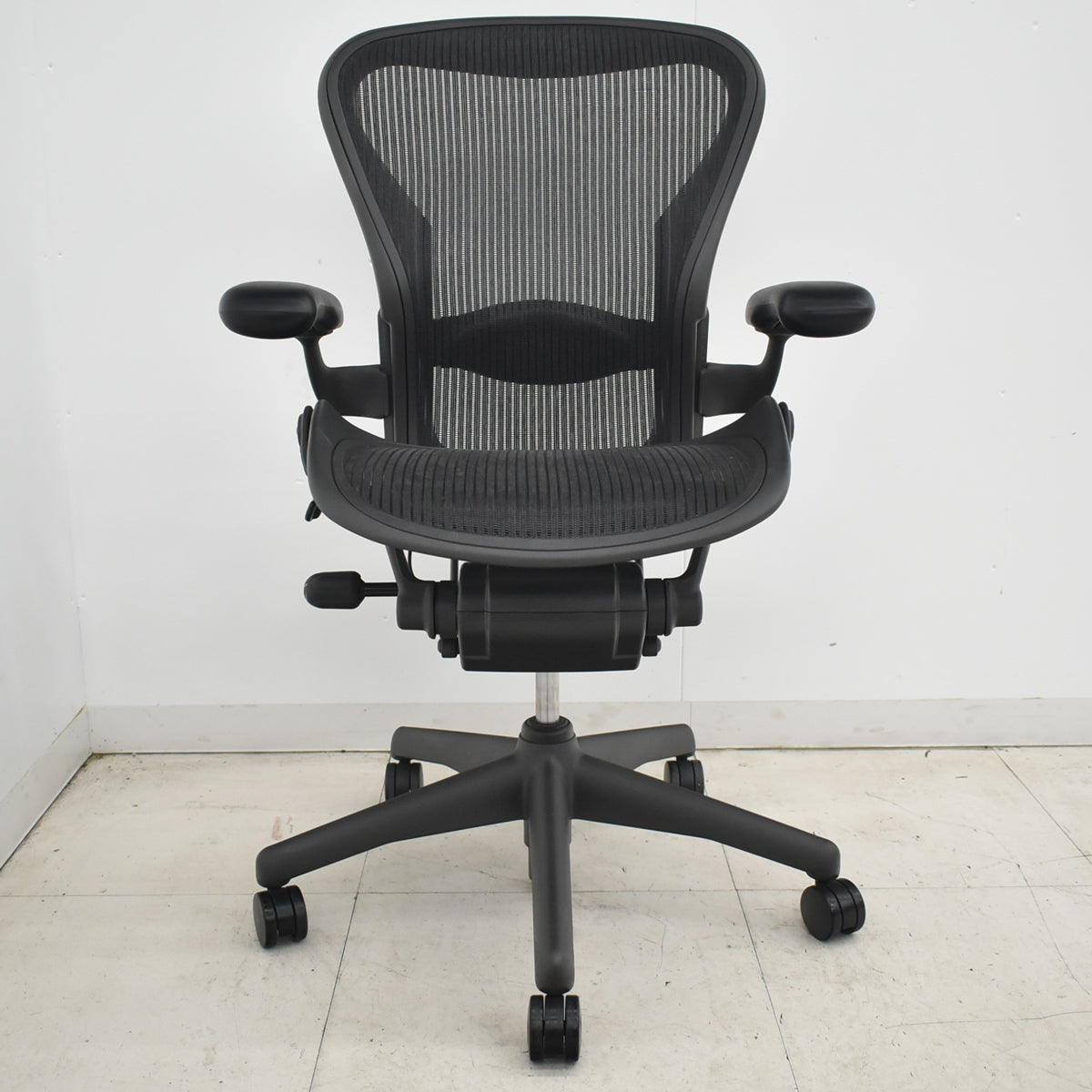 【中古】ハーマンミラー　アーロンチェア　スタンダード　Ｂサイズ　ランバーサポート　2026031701【中古オフィス家具】