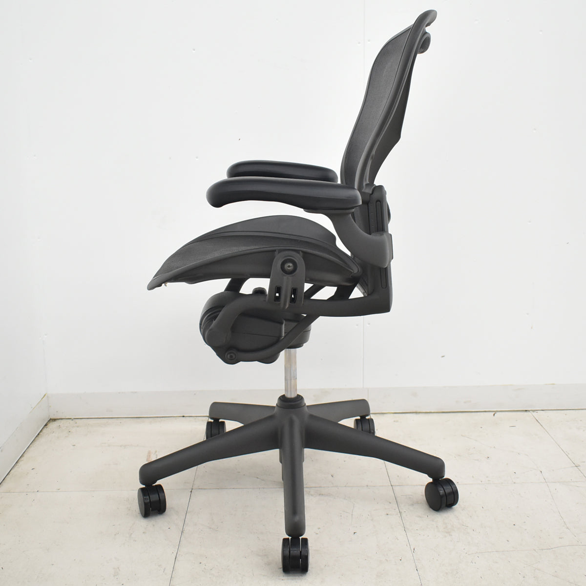 【中古】ハーマンミラー　アーロンチェア　スタンダード　Ｂサイズ　ランバーサポート　2026031701【中古オフィス家具】