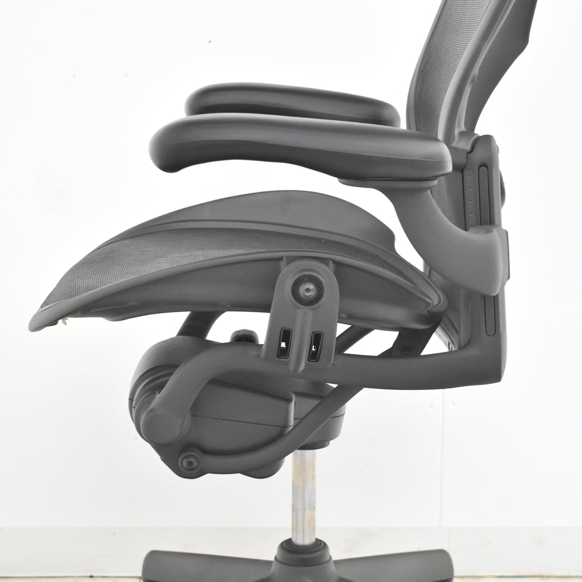 【中古】ハーマンミラー　アーロンチェア　スタンダード　Ｂサイズ　ランバーサポート　2026031701【中古オフィス家具】