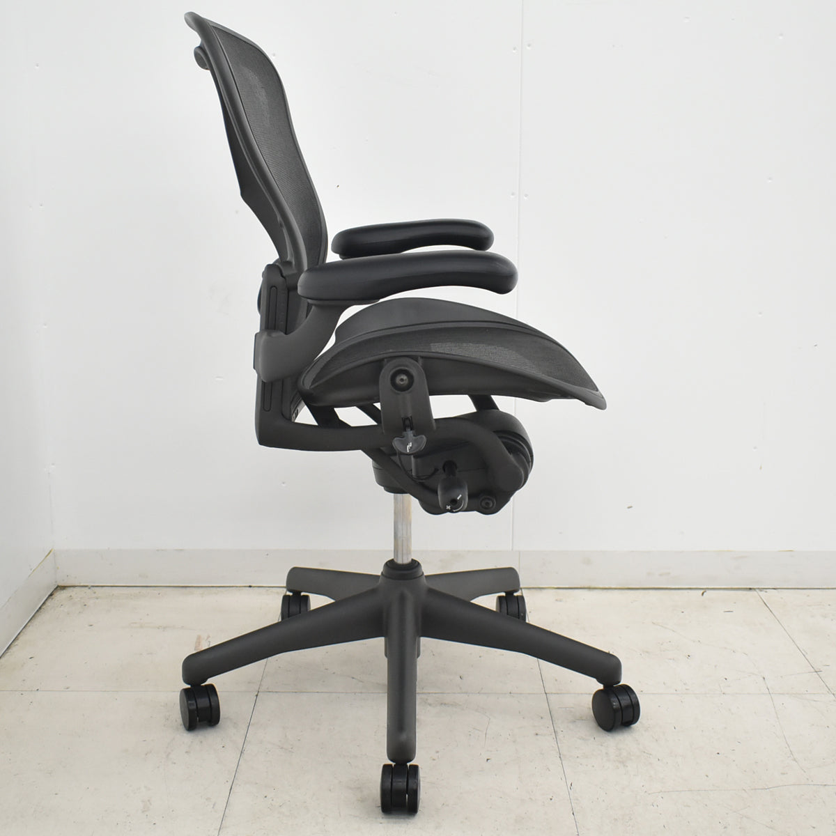 【中古】ハーマンミラー　アーロンチェア　スタンダード　Ｂサイズ　ランバーサポート　2026031701【中古オフィス家具】