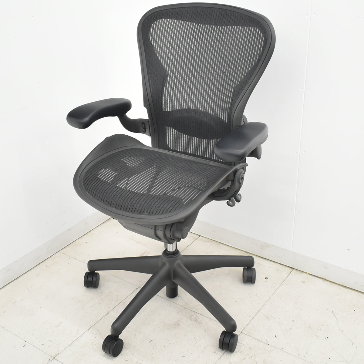 【中古】ハーマンミラー　アーロンチェア　Bサイズ　フル装備　ランバーサポート　ブラック　2026031802【中古オフィス家具】